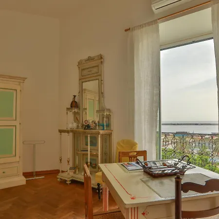 Amazing Sea View In Historic Building In Downtown By Wonderful Italy Apartment *